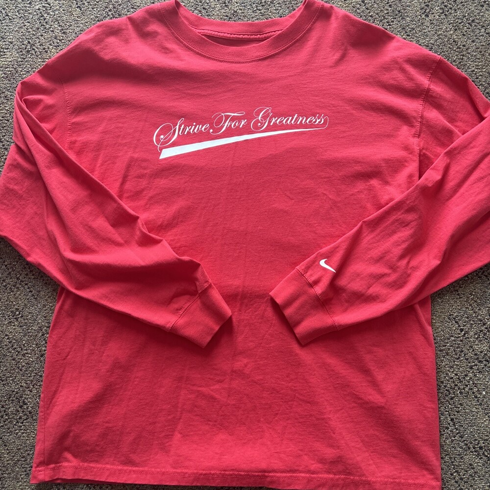 Nike LeBron Lion Strive for Greatness Long-Sleeve T-shirt XL Red